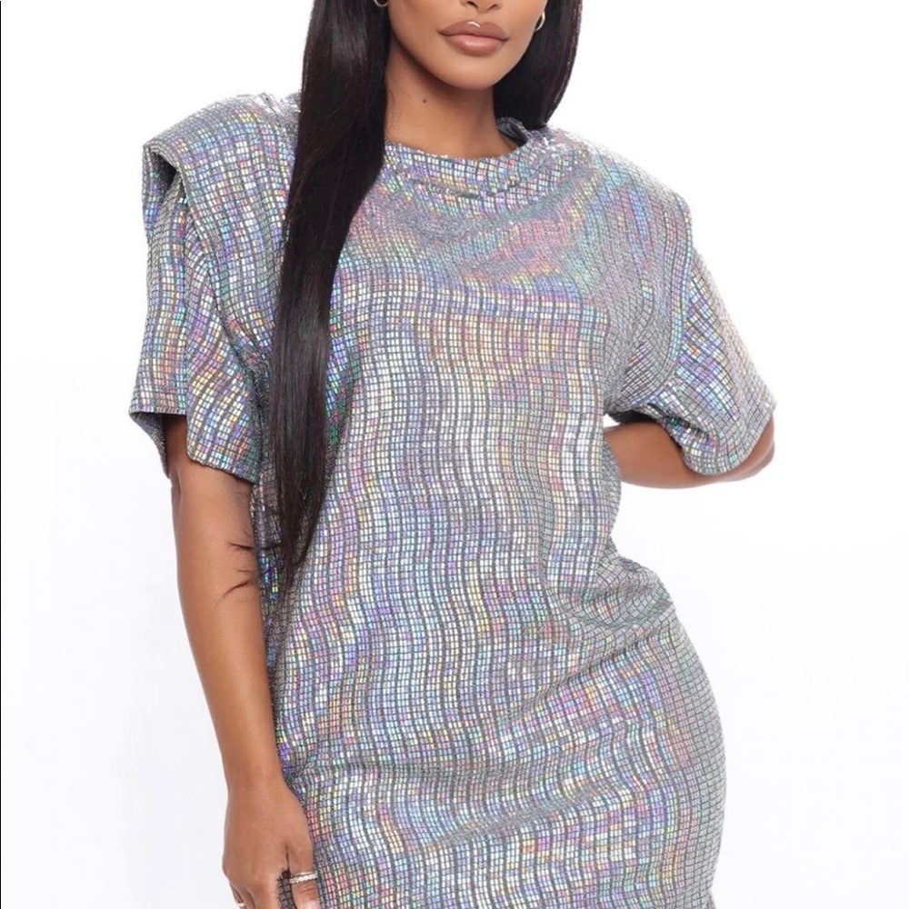 Shimmy shoulder pad mini dress, beautiful for any occasion. Size 1X